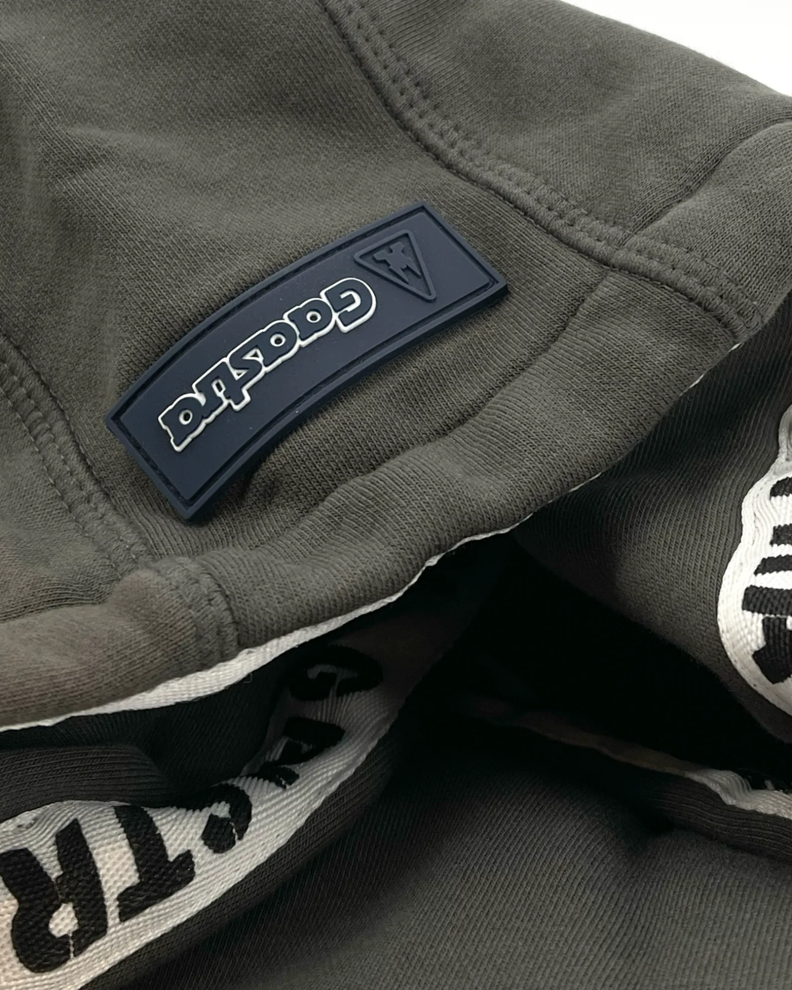 Sweater Mariana Met Capuchon