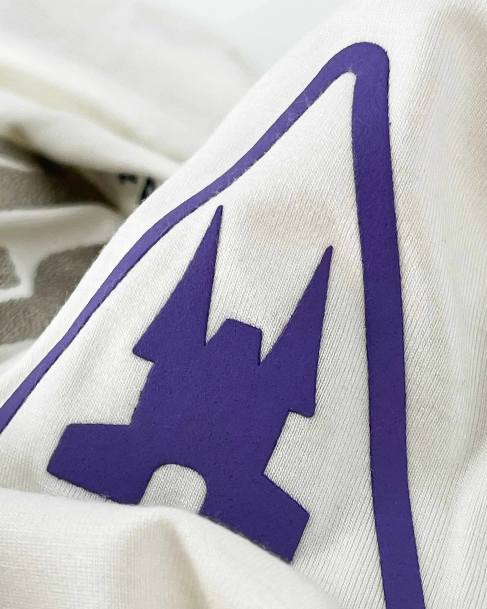 V-Neck Indya T-Shirt